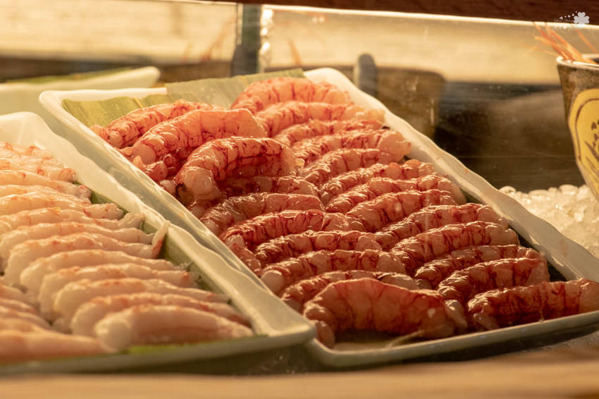 中壢美食推薦》坐著做。初陣壽司 - 高級的食材 平價的消費 隱身在影城內的日式料理 - 時空幻境 凌雲江海清