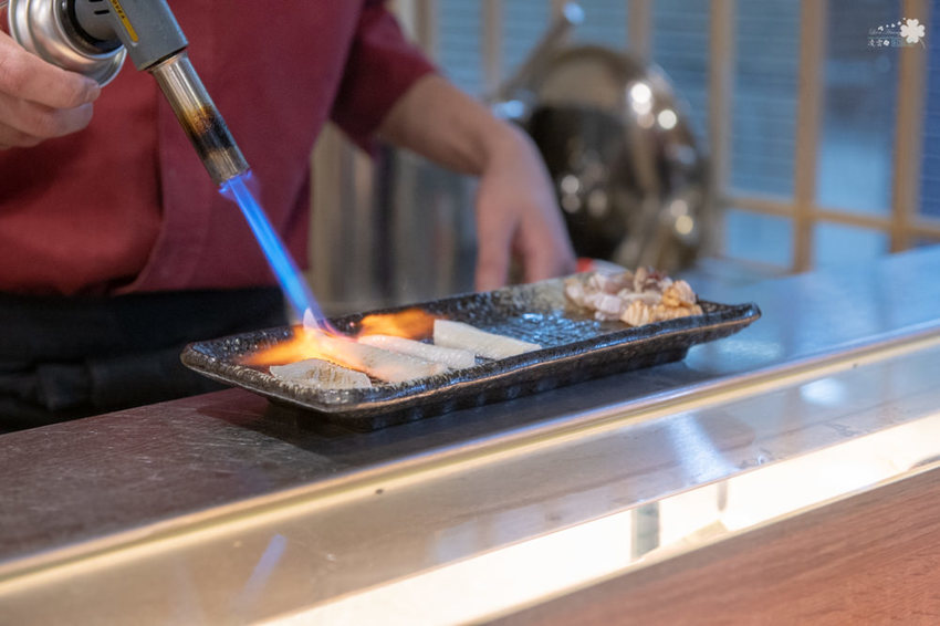 中壢美食推薦》坐著做。初陣壽司 - 高級的食材 平價的消費 隱身在影城內的日式料理 - 時空幻境 凌雲江海清