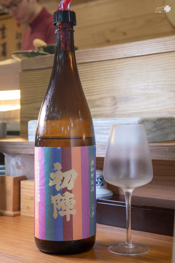 中壢美食推薦》坐著做。初陣壽司 - 高級的食材 平價的消費 隱身在影城內的日式料理 - 時空幻境 凌雲江海清