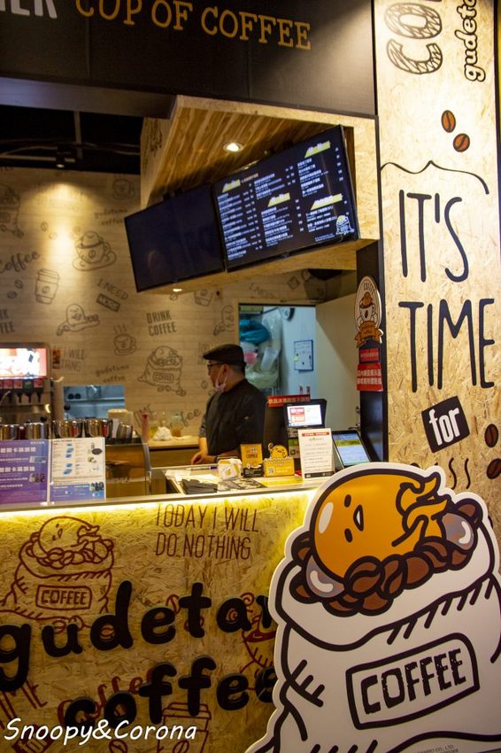 【吃喝.台北】蛋黃哥不想上班咖啡廳/三創生活園區期間限定店~充滿慵懶與厭世風格,不想上班就來這裡摸魚吧