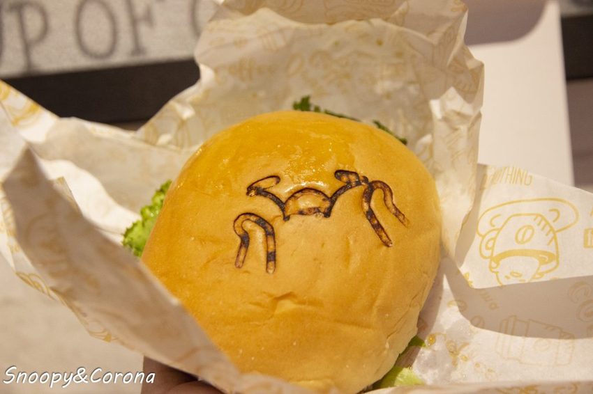 【吃喝.台北】蛋黃哥不想上班咖啡廳/三創生活園區期間限定店~充滿慵懶與厭世風格,不想上班就來這裡摸魚吧