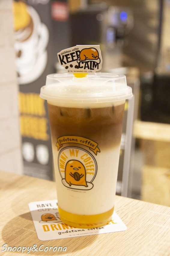 【吃喝.台北】蛋黃哥不想上班咖啡廳/三創生活園區期間限定店~充滿慵懶與厭世風格,不想上班就來這裡摸魚吧