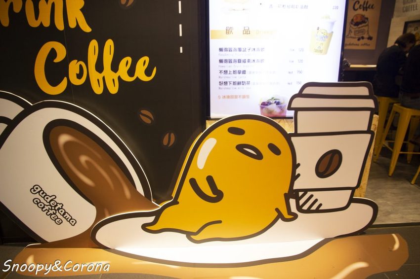 【吃喝.台北】蛋黃哥不想上班咖啡廳/三創生活園區期間限定店~充滿慵懶與厭世風格,不想上班就來這裡摸魚吧