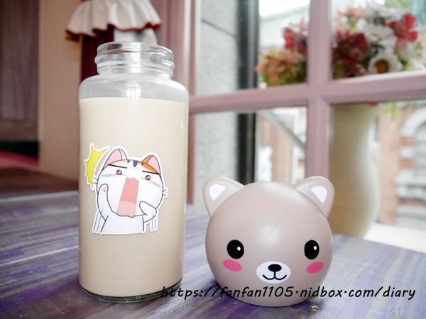 【中壢美食】啦啦奶茶坊 超萌自動販賣機 #限量 #奶酪 #甜點 #下午茶 (14).JPG