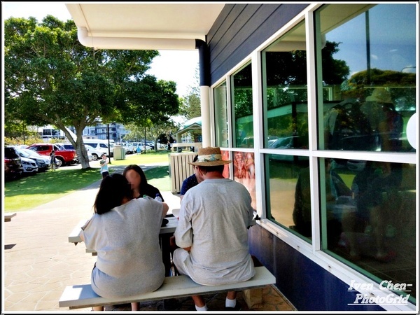 澳洲 黃金海岸(Gold Coast)：《澳洲景點》昆士蘭州黃金海岸魚市場-野生大嘴鳥(鵜鵠)餵食秀/魚市場午餐/2​018.9月澳洲之旅第五部曲-『黃金海岸』