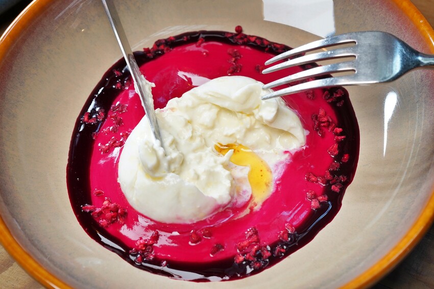 台中市西區擁有義法料理深厚底蘊,必點招牌海鮮燉飯、提拉米蘇,台中西區近勤美、審計新村與草悟道