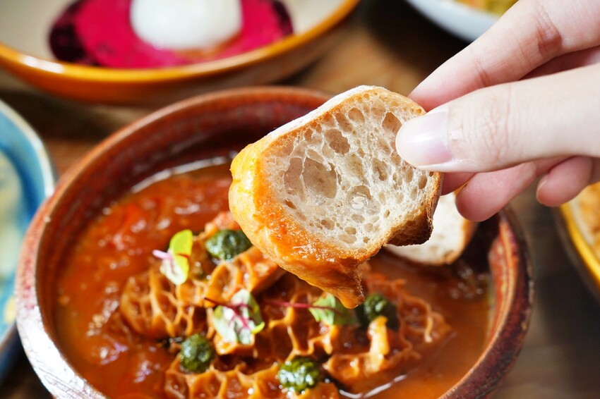 台中市西區擁有義法料理深厚底蘊,必點招牌海鮮燉飯、提拉米蘇,台中西區近勤美、審計新村與草悟道