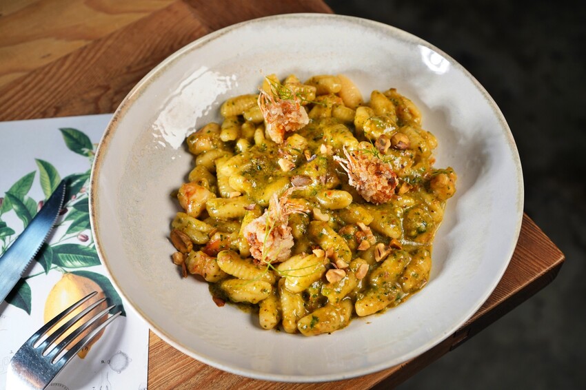 台中市西區擁有義法料理深厚底蘊,必點招牌海鮮燉飯、提拉米蘇,台中西區近勤美、審計新村與草悟道