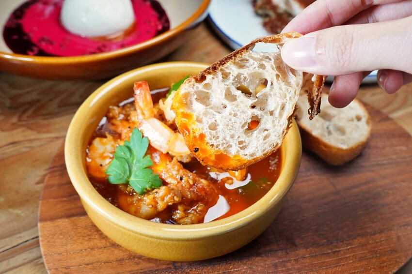 台中市西區擁有義法料理深厚底蘊,必點招牌海鮮燉飯、提拉米蘇,台中西區近勤美、審計新村與草悟道