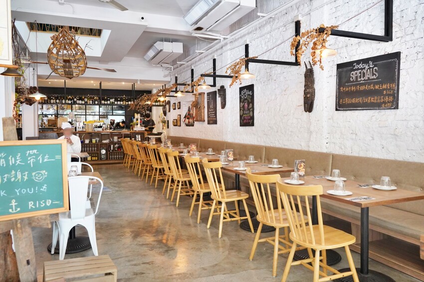 台中市西區擁有義法料理深厚底蘊,必點招牌海鮮燉飯、提拉米蘇,台中西區近勤美、審計新村與草悟道