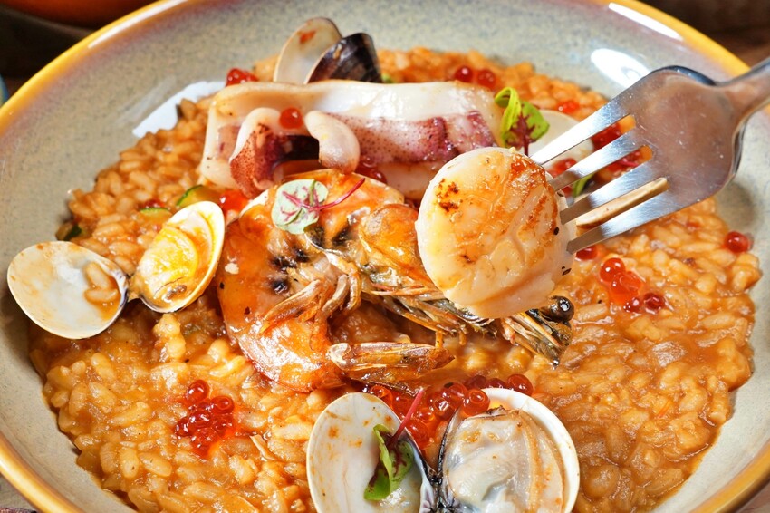 台中市西區擁有義法料理深厚底蘊,必點招牌海鮮燉飯、提拉米蘇,台中西區近勤美、審計新村與草悟道