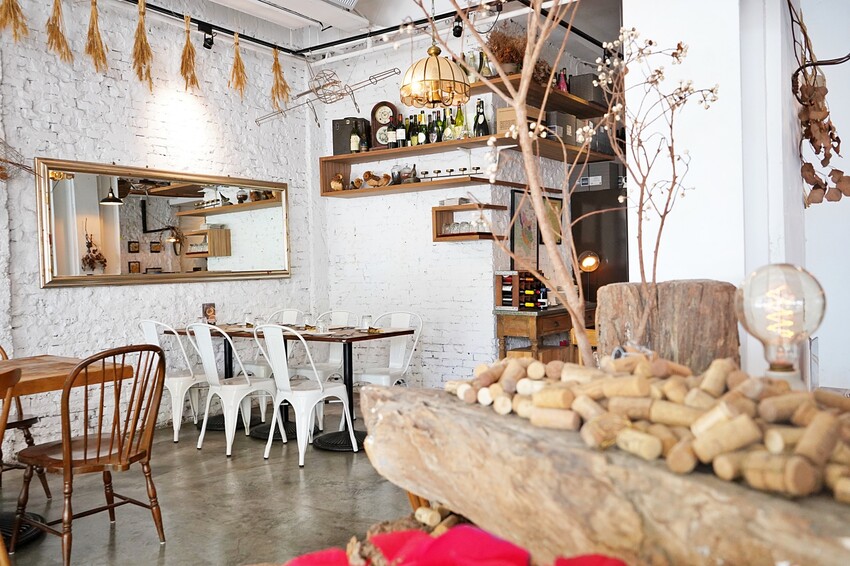 台中市西區擁有義法料理深厚底蘊,必點招牌海鮮燉飯、提拉米蘇,台中西區近勤美、審計新村與草悟道