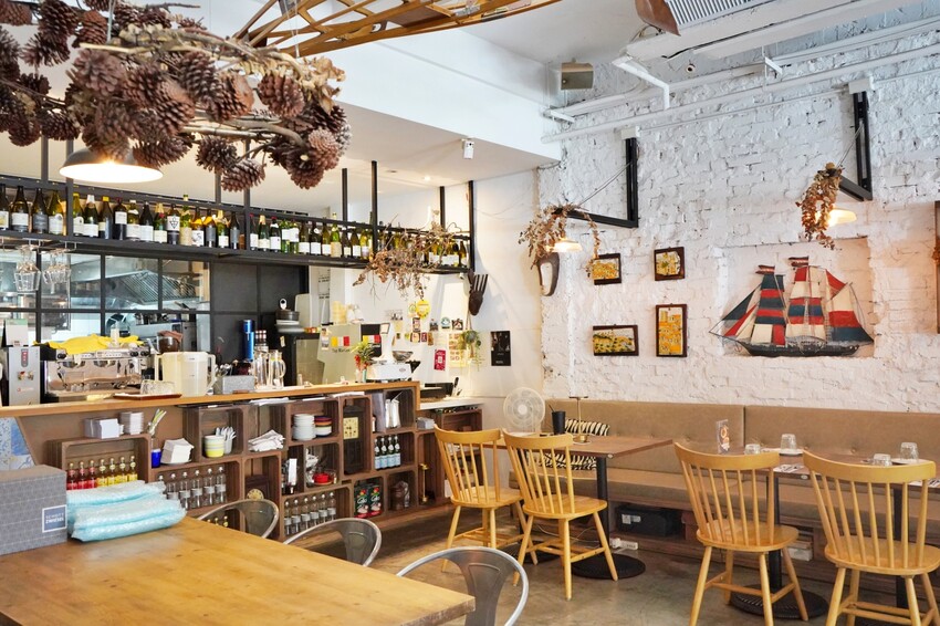 台中市西區擁有義法料理深厚底蘊,必點招牌海鮮燉飯、提拉米蘇,台中西區近勤美、審計新村與草悟道