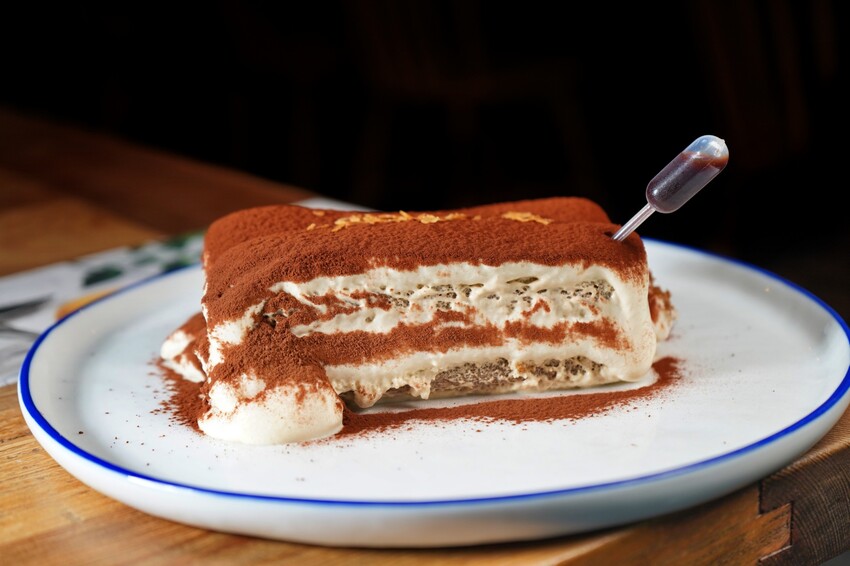 台中市西區擁有義法料理深厚底蘊,必點招牌海鮮燉飯、提拉米蘇,台中西區近勤美、審計新村與草悟道