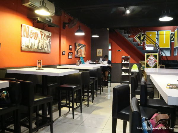 Slice N’ Dice 怪獸紐約式披薩:台中美食│Slice N’ Dice 怪獸紐約式披薩〃忠孝夜市美食!20吋披薩霸氣登場,現擀現烤,500元有找,每日還有限定口味~