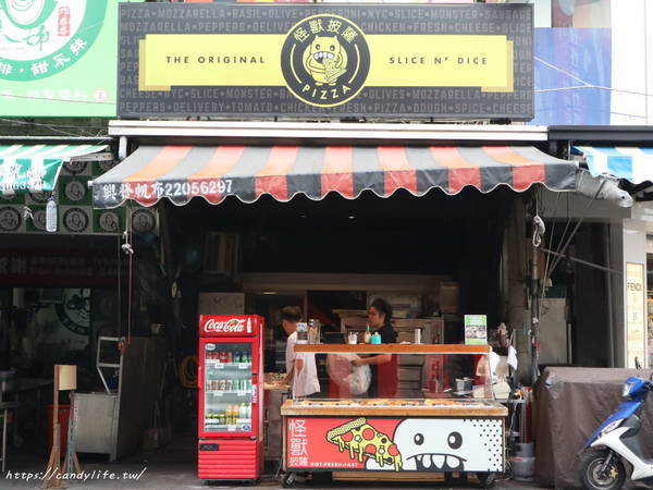Slice N’ Dice 怪獸紐約式披薩:台中美食│Slice N’ Dice 怪獸紐約式披薩〃忠孝夜市美食!20吋披薩霸氣登場,現擀現烤,500元有找,每日還有限定口味~
