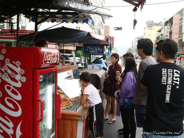 Slice N’ Dice 怪獸紐約式披薩:台中美食│Slice N’ Dice 怪獸紐約式披薩〃忠孝夜市美食!20吋披薩霸氣登場,現擀現烤,500元有找,每日還有限定口味~