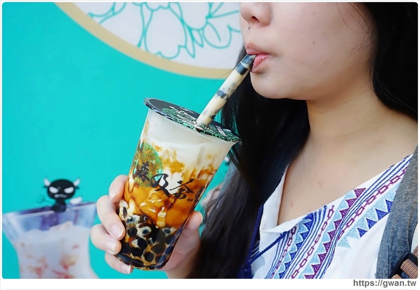 清水排隊森及茶來逢甲囉 | 高大鮮乳限量供應，開幕期間還有買一送一優惠!!