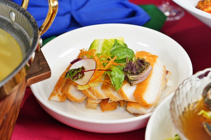 台中市北屯區嚐鮮新天地！新天地集團80週年限定菜單登場，從梧棲小攤到上市餐飲集團，帶你回味經典！