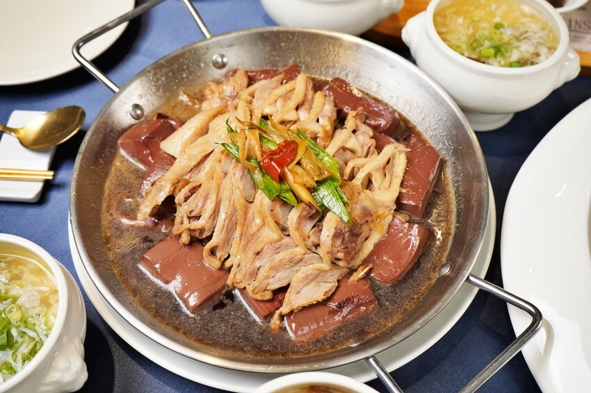 台中市北屯區嚐鮮新天地！新天地集團80週年限定菜單登場，從梧棲小攤到上市餐飲集團，帶你回味經典！