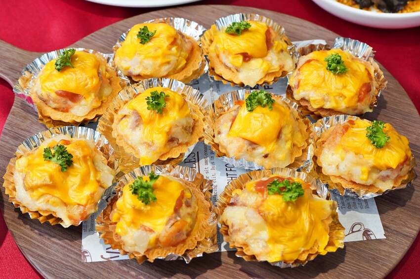 台中市北屯區嚐鮮新天地！新天地集團80週年限定菜單登場，從梧棲小攤到上市餐飲集團，帶你回味經典！