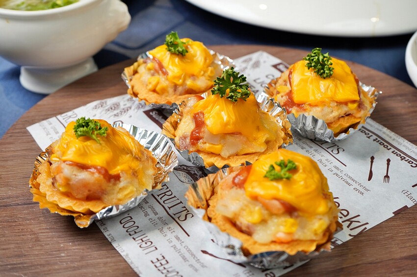 台中市北屯區嚐鮮新天地！新天地集團80週年限定菜單登場，從梧棲小攤到上市餐飲集團，帶你回味經典！