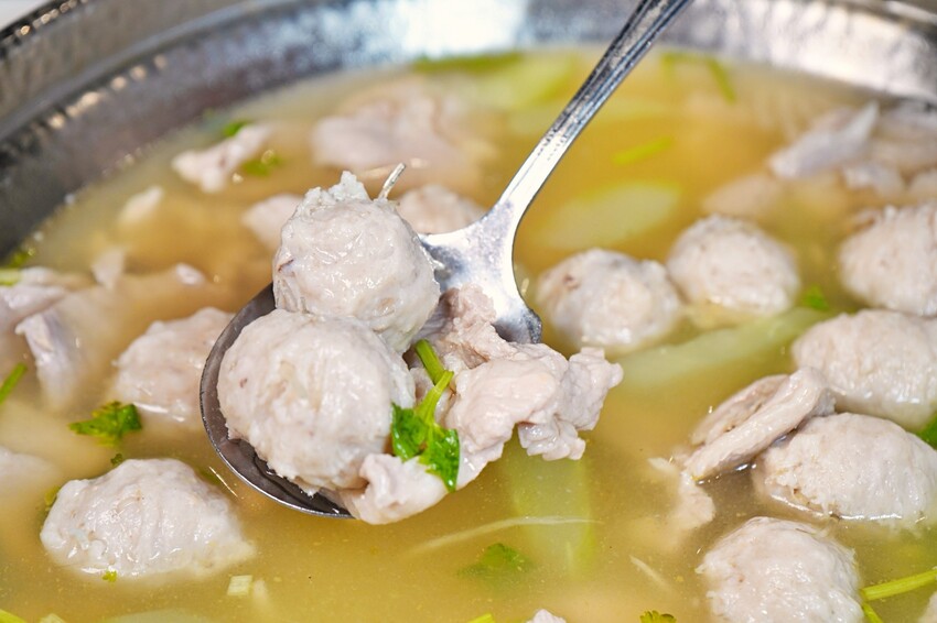 台中市北屯區嚐鮮新天地！新天地集團80週年限定菜單登場，從梧棲小攤到上市餐飲集團，帶你回味經典！