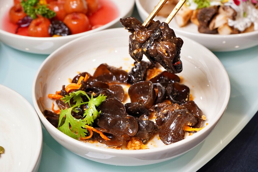 台中市北屯區嚐鮮新天地！新天地集團80週年限定菜單登場，從梧棲小攤到上市餐飲集團，帶你回味經典！