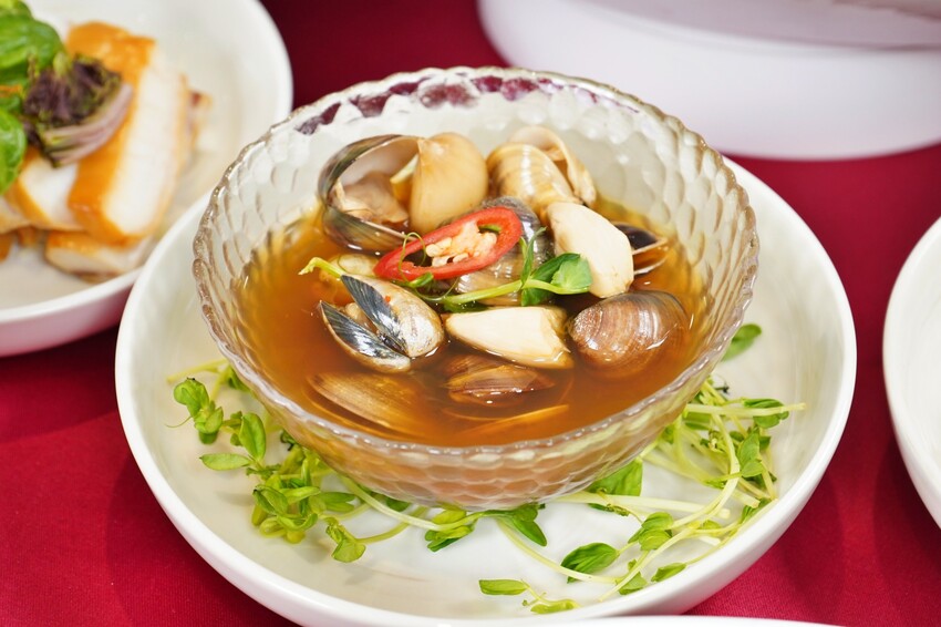 台中市北屯區嚐鮮新天地！新天地集團80週年限定菜單登場，從梧棲小攤到上市餐飲集團，帶你回味經典！