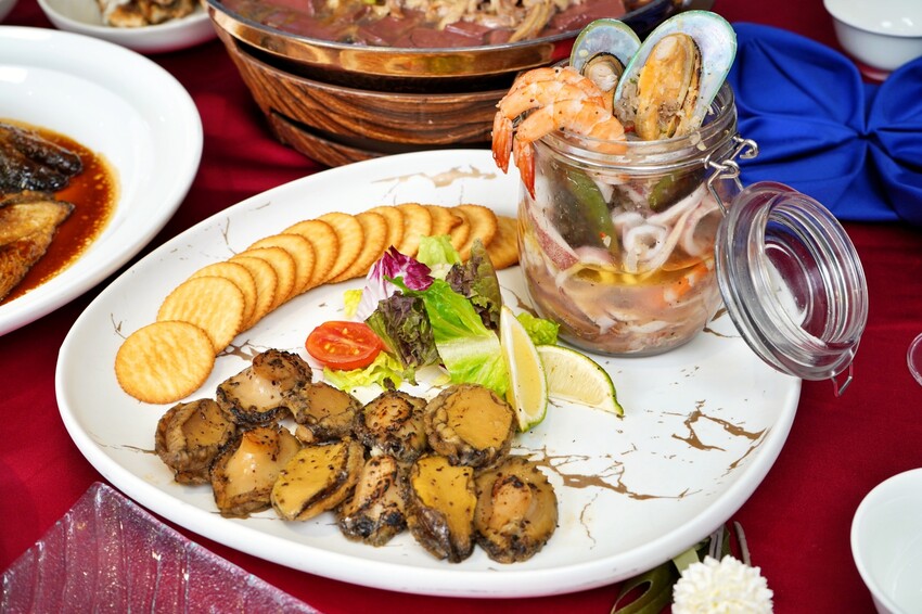 台中市北屯區嚐鮮新天地！新天地集團80週年限定菜單登場，從梧棲小攤到上市餐飲集團，帶你回味經典！