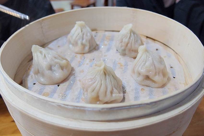 皇宸饌小籠湯包｜台中湯包推薦 滿滿湯汁的蟹黃小籠湯包 整隻鮮蝦蒸餃 還有新品蘆玉湯包 北平路美食 - 蘋果話日常