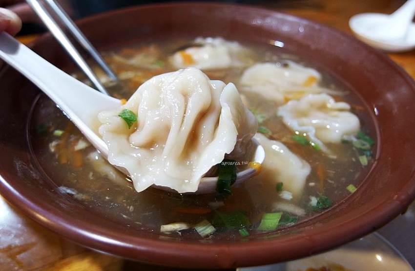 皇宸饌小籠湯包｜台中湯包推薦 滿滿湯汁的蟹黃小籠湯包 整隻鮮蝦蒸餃 還有新品蘆玉湯包 北平路美食 - 蘋果話日常