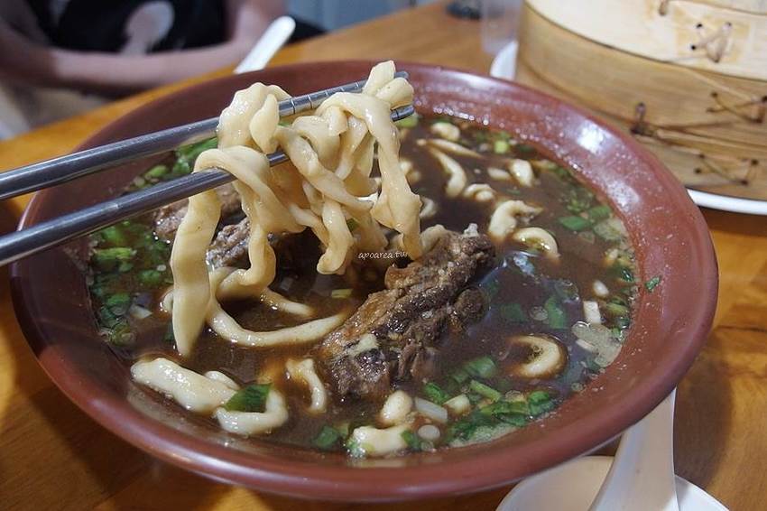 皇宸饌小籠湯包｜台中湯包推薦 滿滿湯汁的蟹黃小籠湯包 整隻鮮蝦蒸餃 還有新品蘆玉湯包 北平路美食 - 蘋果話日常