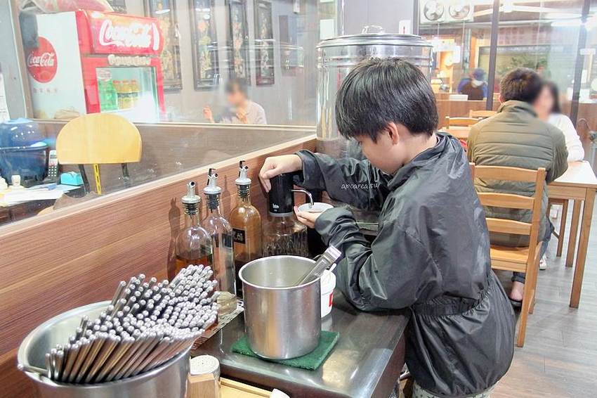 皇宸饌小籠湯包｜台中湯包推薦 滿滿湯汁的蟹黃小籠湯包 整隻鮮蝦蒸餃 還有新品蘆玉湯包 北平路美食 - 蘋果話日常