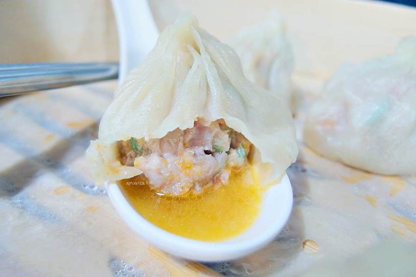 皇宸饌小籠湯包｜台中湯包推薦 滿滿湯汁的蟹黃小籠湯包 整隻鮮蝦蒸餃 還有新品蘆玉湯包 北平路美食 - 蘋果話日常