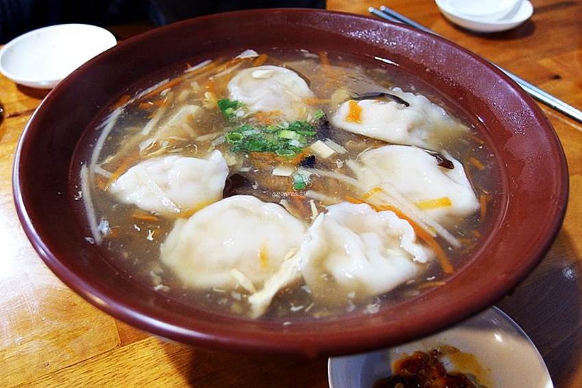 皇宸饌小籠湯包｜台中湯包推薦 滿滿湯汁的蟹黃小籠湯包 整隻鮮蝦蒸餃 還有新品蘆玉湯包 北平路美食 - 蘋果話日常