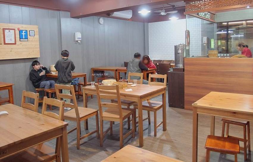 皇宸饌小籠湯包｜台中湯包推薦 滿滿湯汁的蟹黃小籠湯包 整隻鮮蝦蒸餃 還有新品蘆玉湯包 北平路美食 - 蘋果話日常