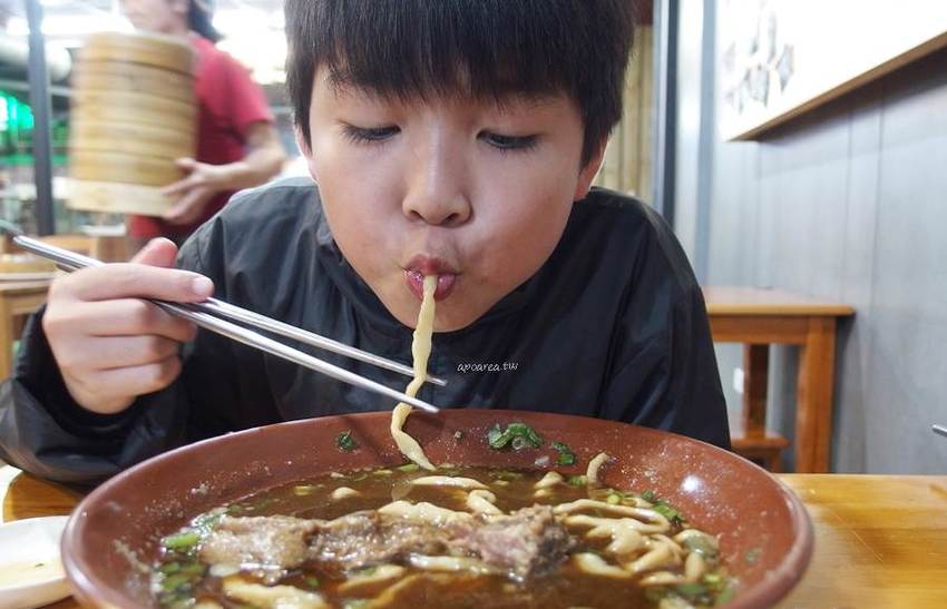 皇宸饌小籠湯包｜台中湯包推薦 滿滿湯汁的蟹黃小籠湯包 整隻鮮蝦蒸餃 還有新品蘆玉湯包 北平路美食 - 蘋果話日常