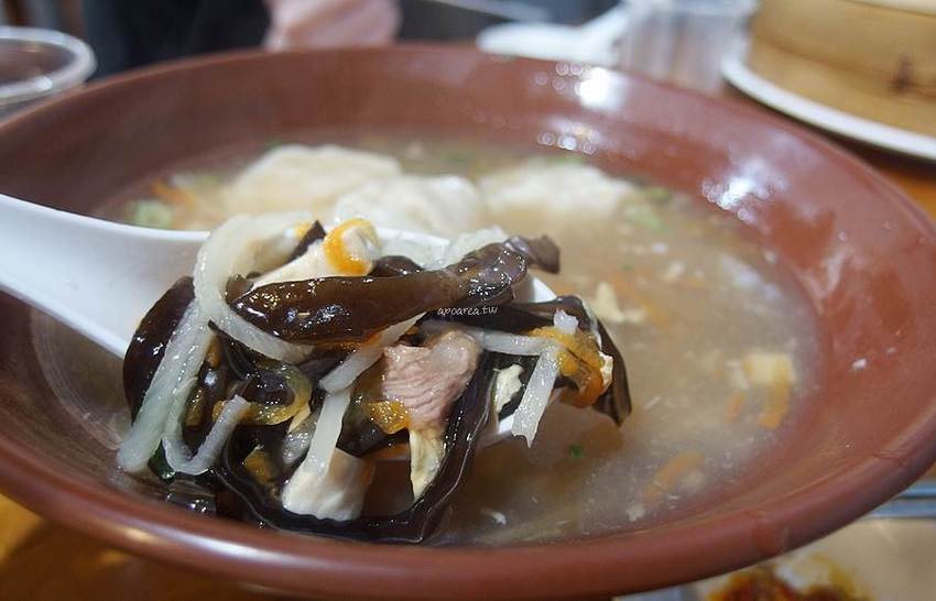 皇宸饌小籠湯包｜台中湯包推薦 滿滿湯汁的蟹黃小籠湯包 整隻鮮蝦蒸餃 還有新品蘆玉湯包 北平路美食 - 蘋果話日常