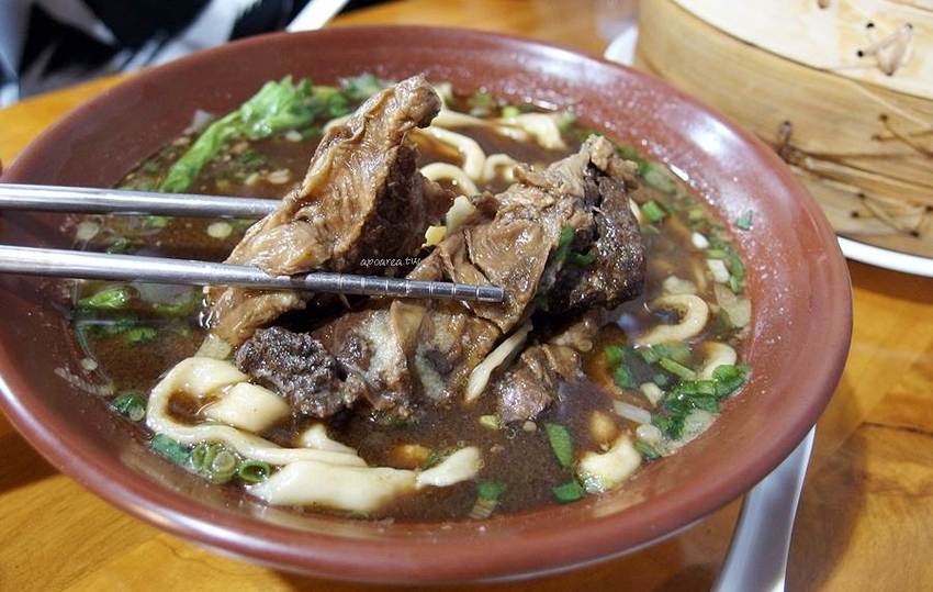 皇宸饌小籠湯包｜台中湯包推薦 滿滿湯汁的蟹黃小籠湯包 整隻鮮蝦蒸餃 還有新品蘆玉湯包 北平路美食 - 蘋果話日常