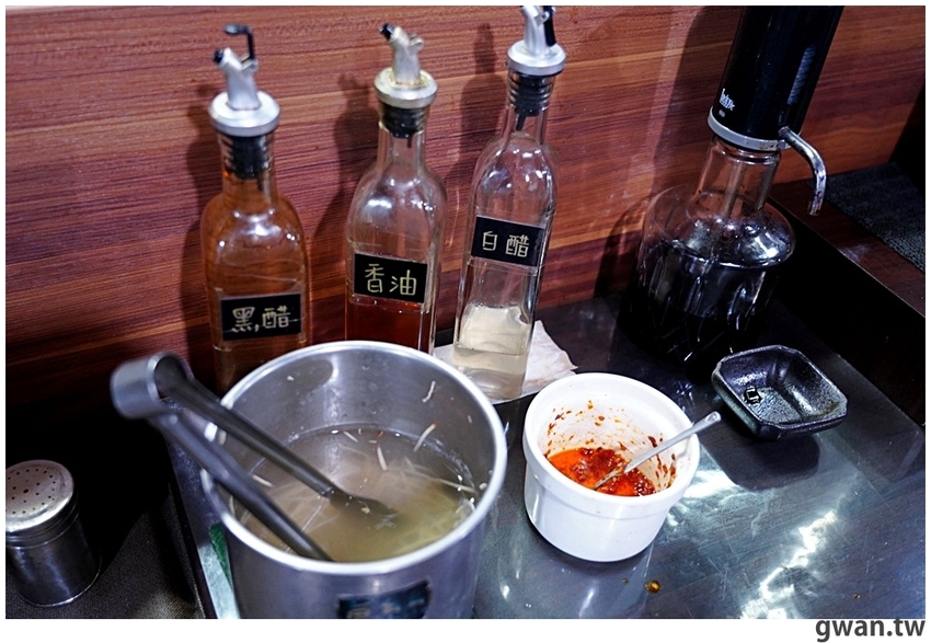 包進整顆干貝的湯包吃過嗎？泡菜口味會噴汁，還有每日限量豬排飯