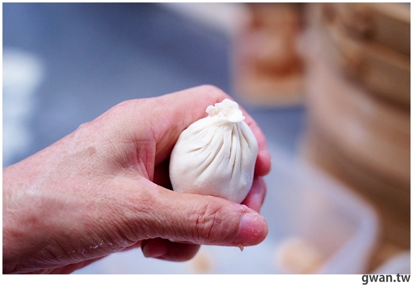 包進整顆干貝的湯包吃過嗎？泡菜口味會噴汁，還有每日限量豬排飯