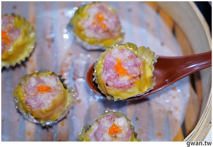 包進整顆干貝的湯包吃過嗎？泡菜口味會噴汁，還有每日限量豬排飯