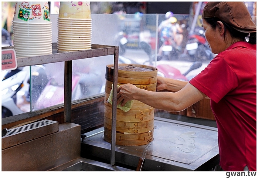 包進整顆干貝的湯包吃過嗎？泡菜口味會噴汁，還有每日限量豬排飯