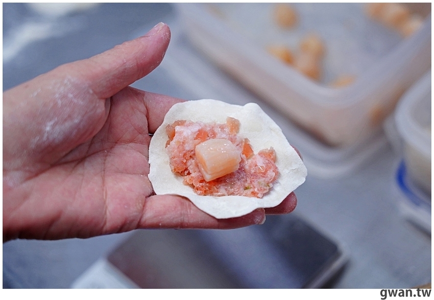 包進整顆干貝的湯包吃過嗎？泡菜口味會噴汁，還有每日限量豬排飯