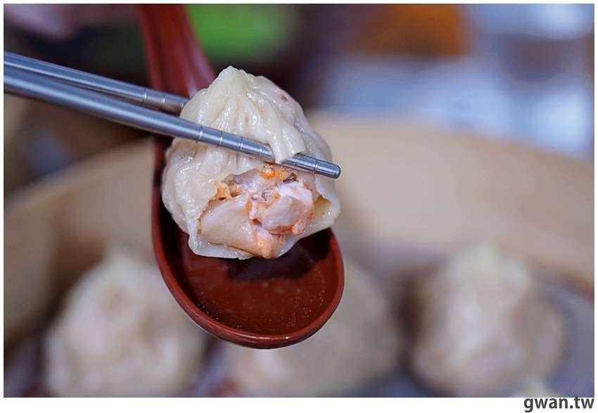 包進整顆干貝的湯包吃過嗎？泡菜口味會噴汁，還有每日限量豬排飯