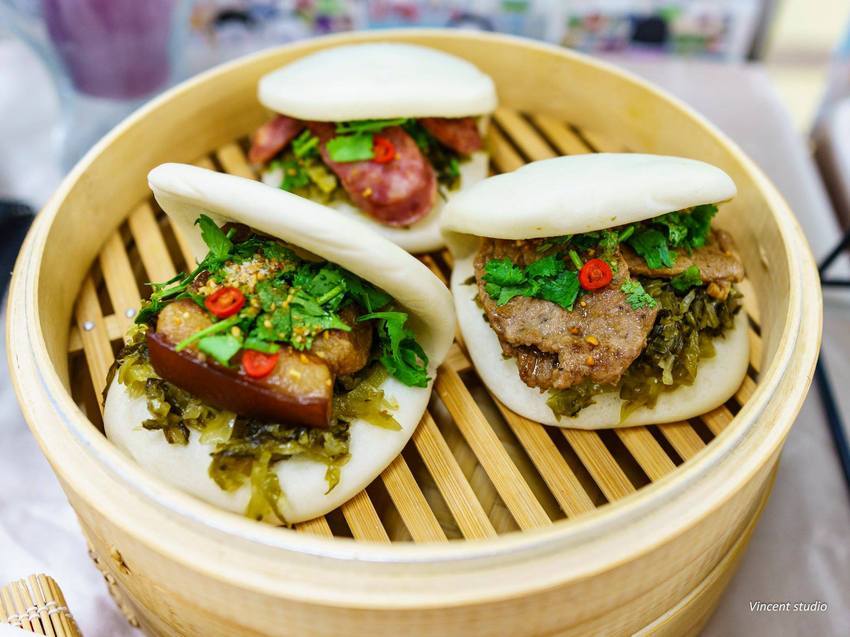 古早味刈包.肉燥飯鶯歌老街分店新開幕.讓美食前進鶯歌老街(桃園市美食名攤競賽超值美食獎得主)代表台灣美食精神的肉燥飯就是這碗令許多人魂縈夢牽的肉燥飯!!來鶯歌就是要吃這一味.不浮誇的簡單幸福