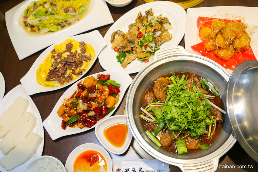 台南安平餐廳｜另類火鍋吃法!!『老廣粵-花雕雞創意坊』不用飛廣東也能吃的到正宗花雕雞一鍋三吃