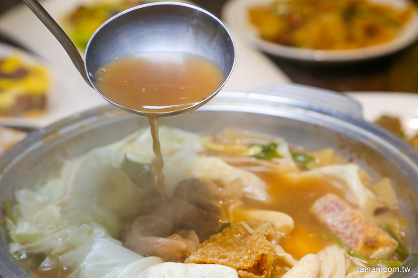 台南安平餐廳｜另類火鍋吃法!!『老廣粵-花雕雞創意坊』不用飛廣東也能吃的到正宗花雕雞一鍋三吃