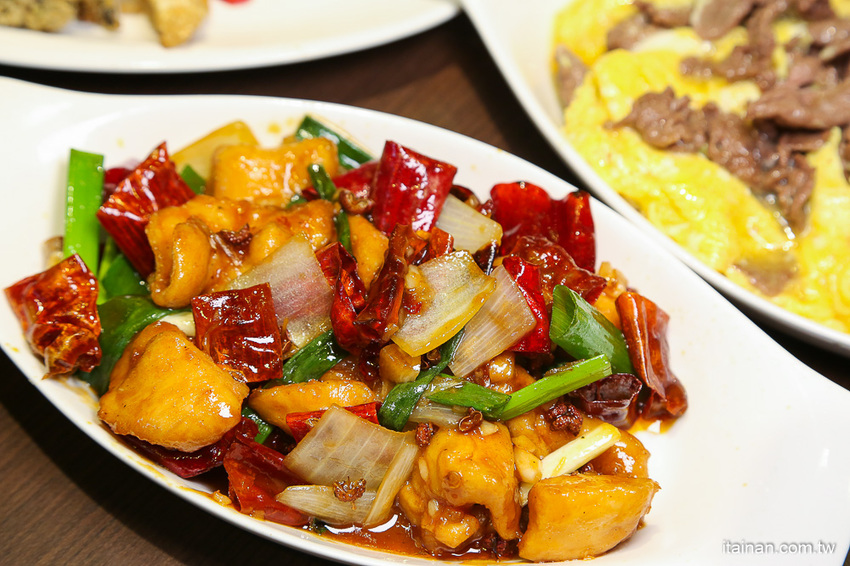 台南安平餐廳｜另類火鍋吃法!!『老廣粵-花雕雞創意坊』不用飛廣東也能吃的到正宗花雕雞一鍋三吃